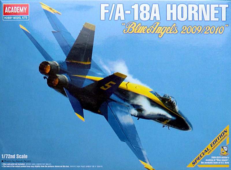 12424  авиация  F/A-18A Blue Angels 2009/2010 (1:72)