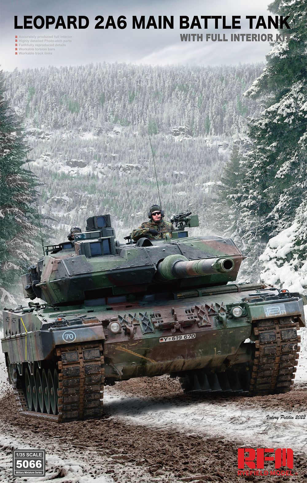 RM-5066  техника и вооружение  Leopard 2A6 Main Battle Tank with Full Interior   (1:35)