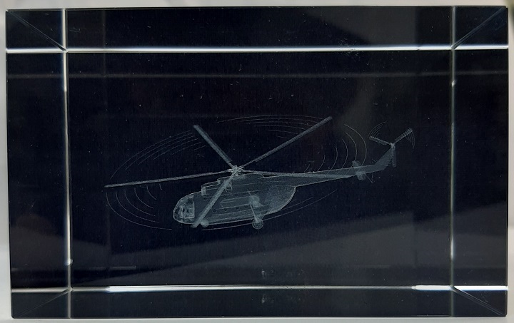 7080003-10  продукция из стекла  М-8. Стекло с лазерным изображением (большое)
