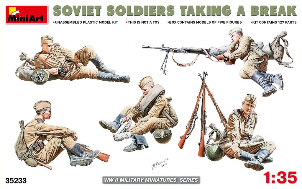 35233  фигуры  SOVIET SOLDIERS TAKING A BREAK  (1:35)