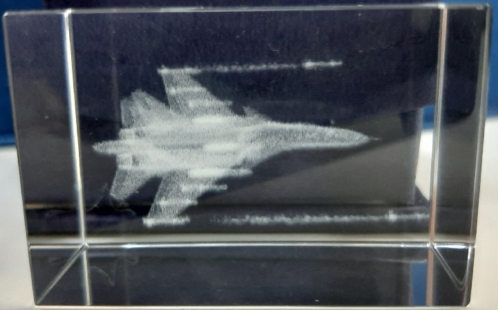 7080004-10  продукция из стекла  С-27. Стекло с лазерным изображением (малое)