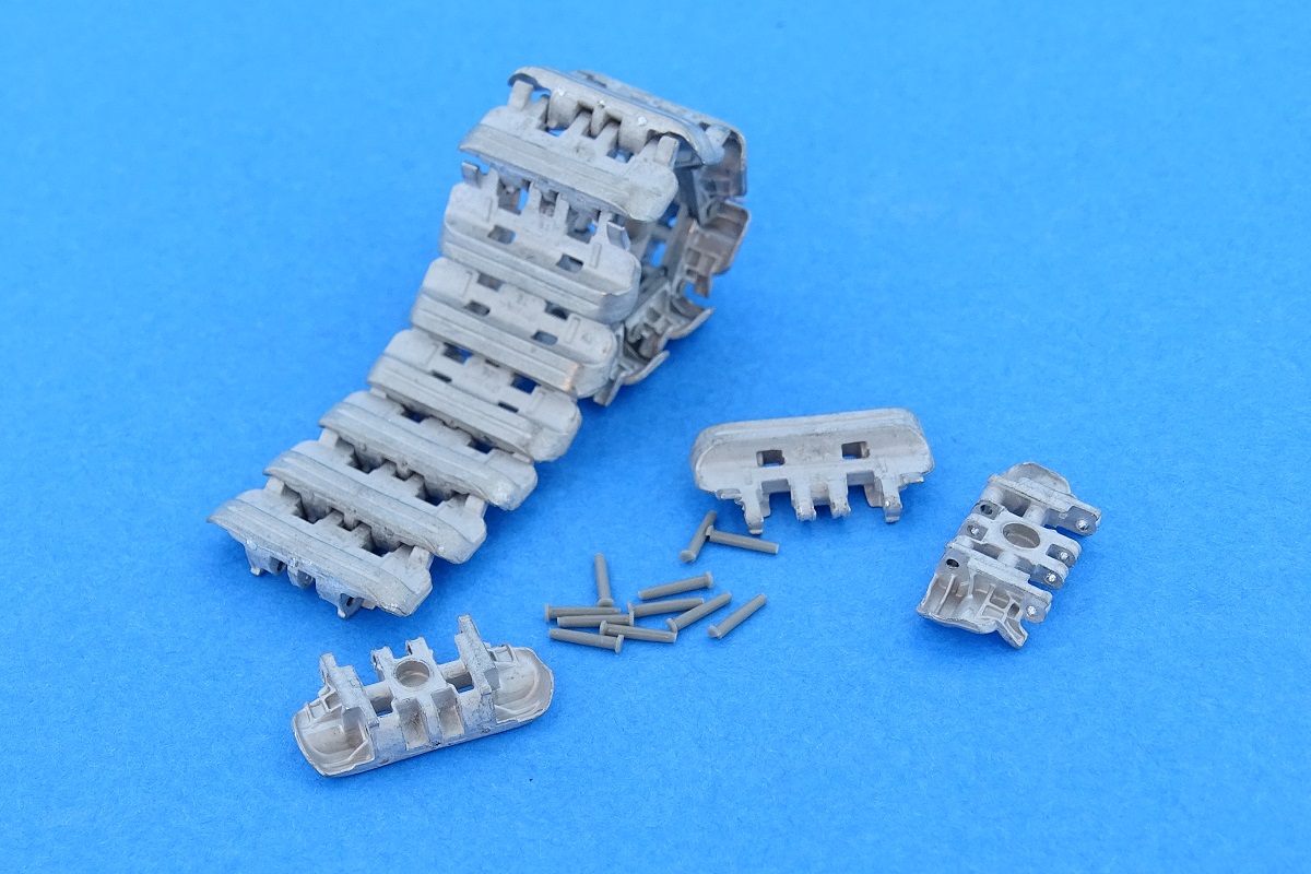 MTL-35083  траки наборные  Tracks for Churchill early type  (1:35)