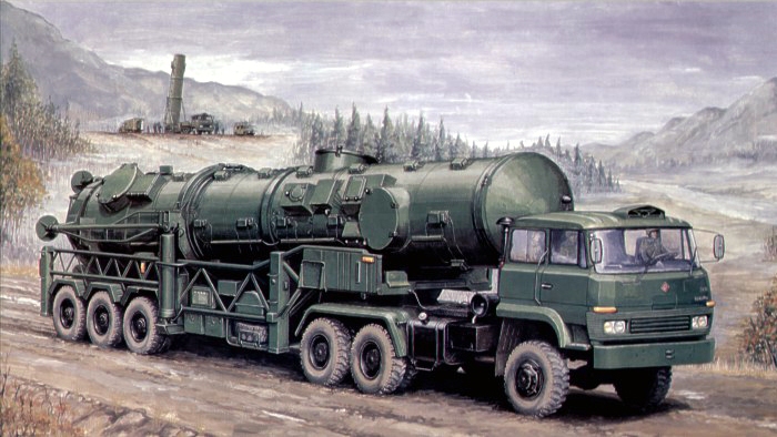 00202  техника и вооружение  DF-21 Ballistic missile launcher  (1:35)